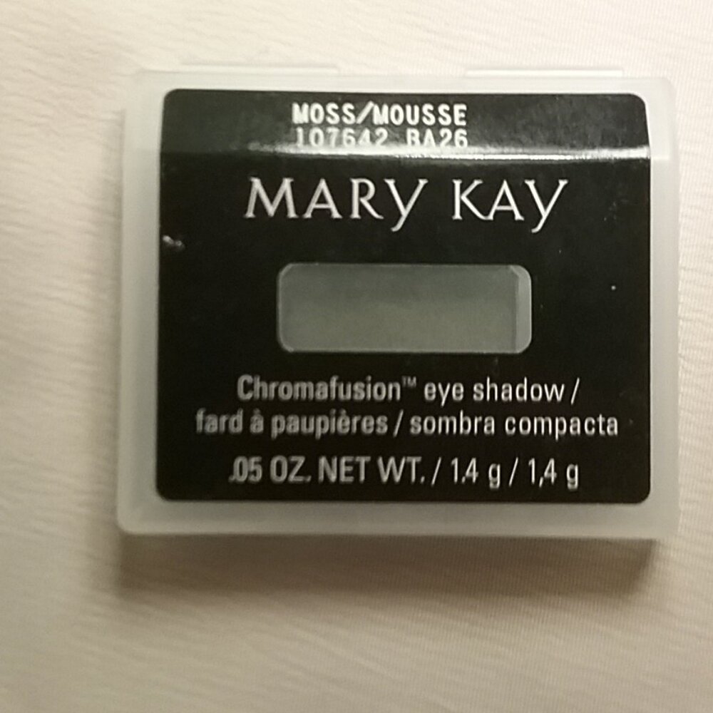 Mary Kay Eyeshadow in Moss - Picture 3 of 4